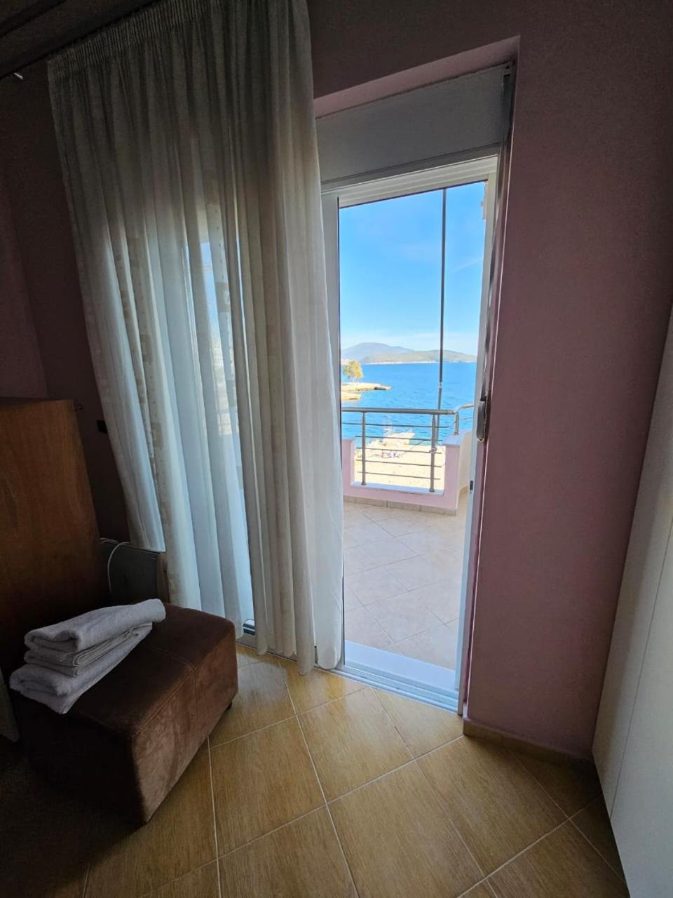 Leon Sea View Apartment Sarandë Eksteriør bilde