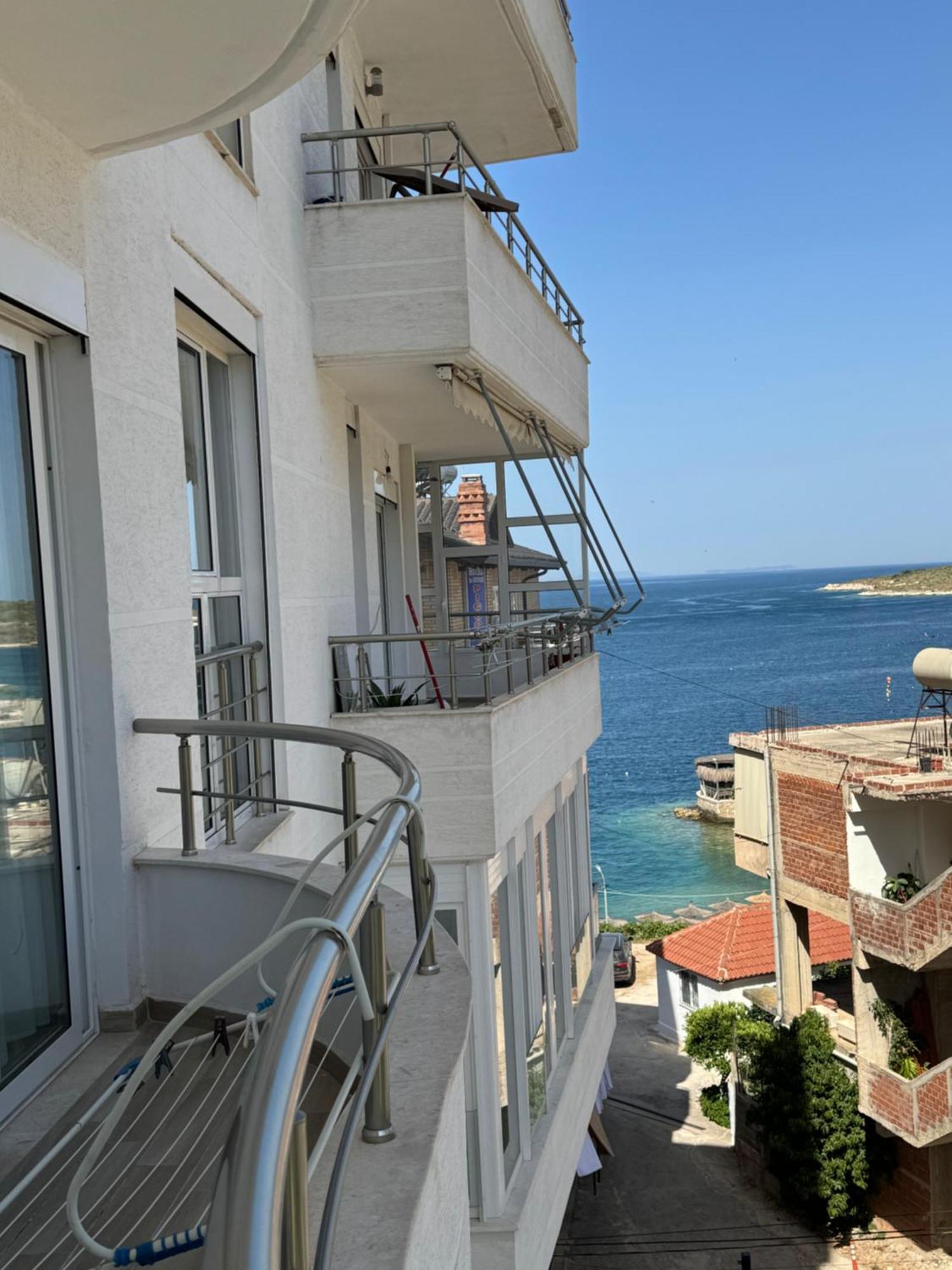 Leon Sea View Apartment Sarandë Eksteriør bilde